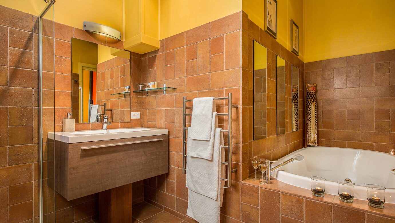 Safari Bathroom with spa bath