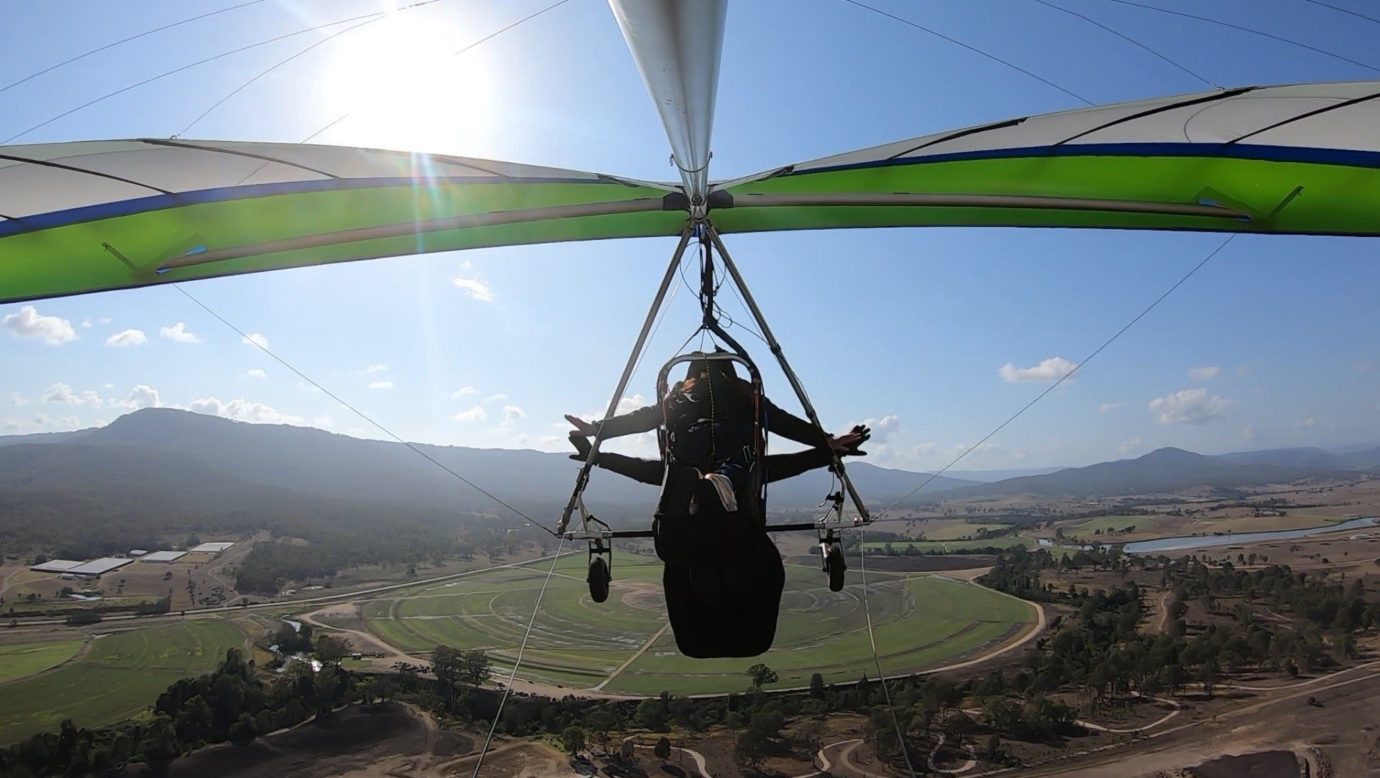 Hang gliding tandem