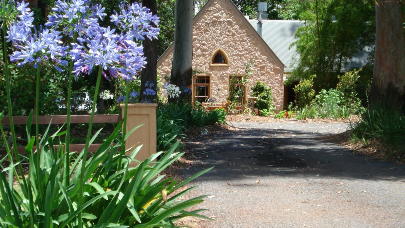 Private accommodation for couples right next door to Queensland's oldest National Park