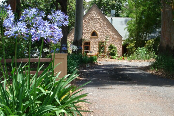 Private accommodation for couples right next door to Queensland's oldest National Park