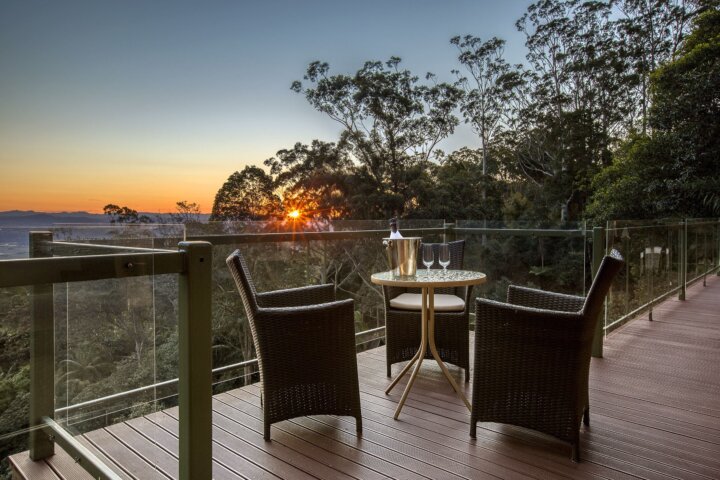 Sunset on the deck of Avocado Sunset romantic luxuary Bed and Breakfast