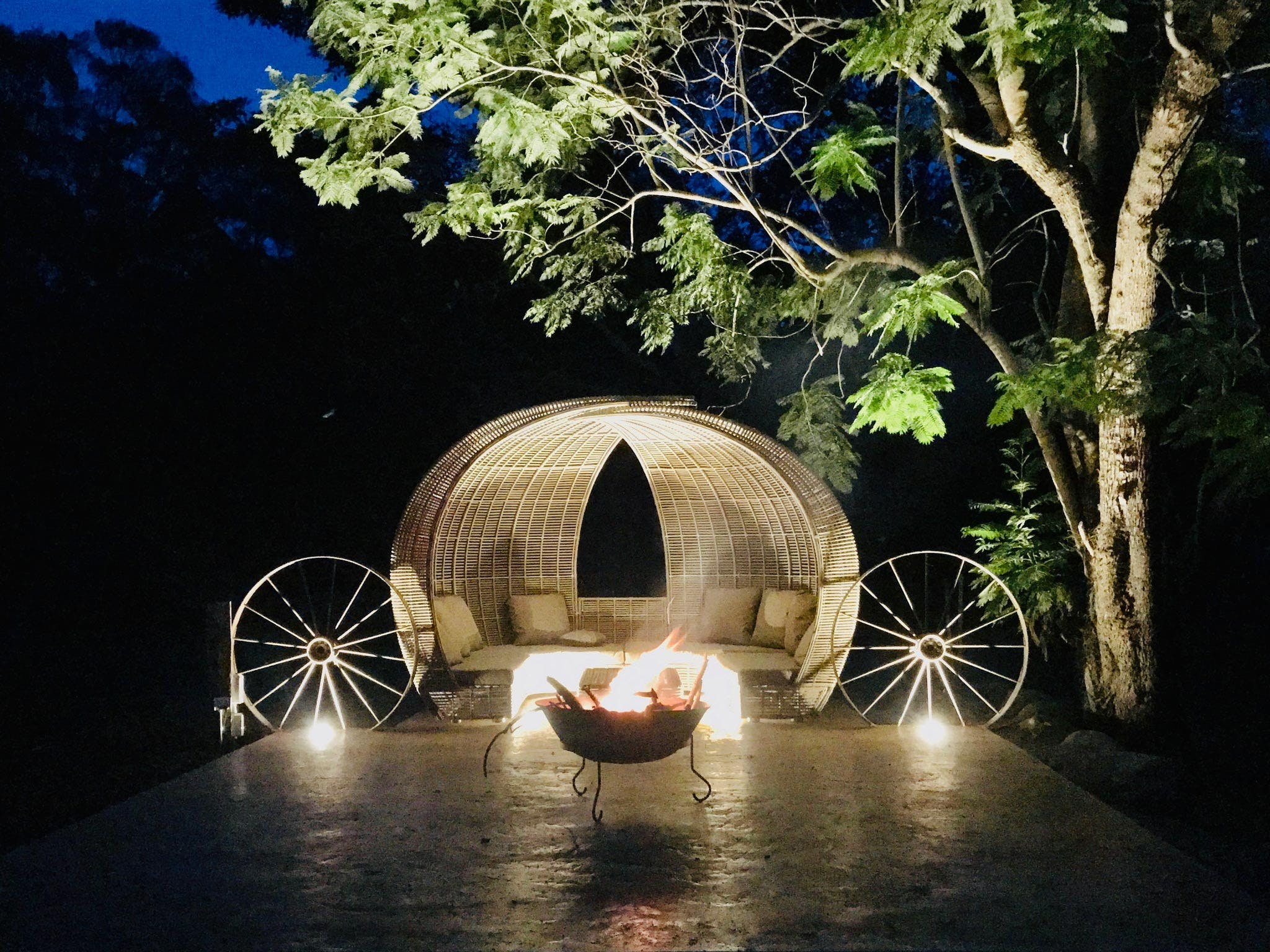 Outdoor firepit & seating area