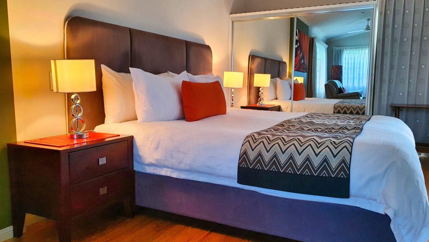 Cottage King Bed