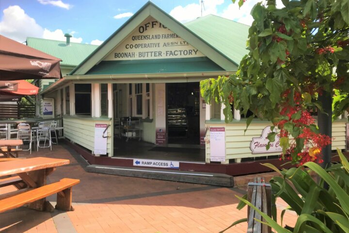 outside view of Flavours Caf in Boonah
