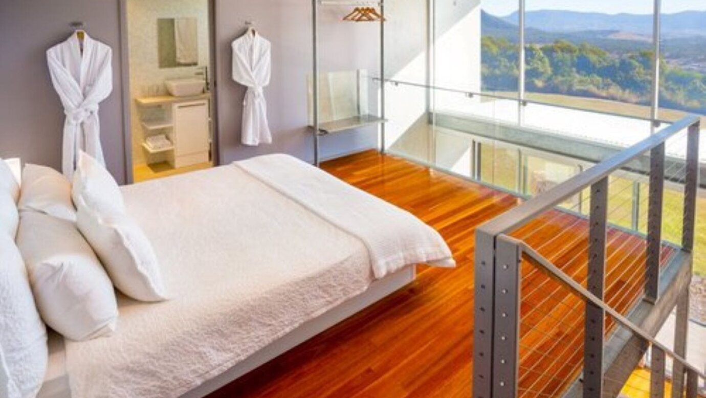 Luxury Accommodation overlooking the mountains of Scenic Rim