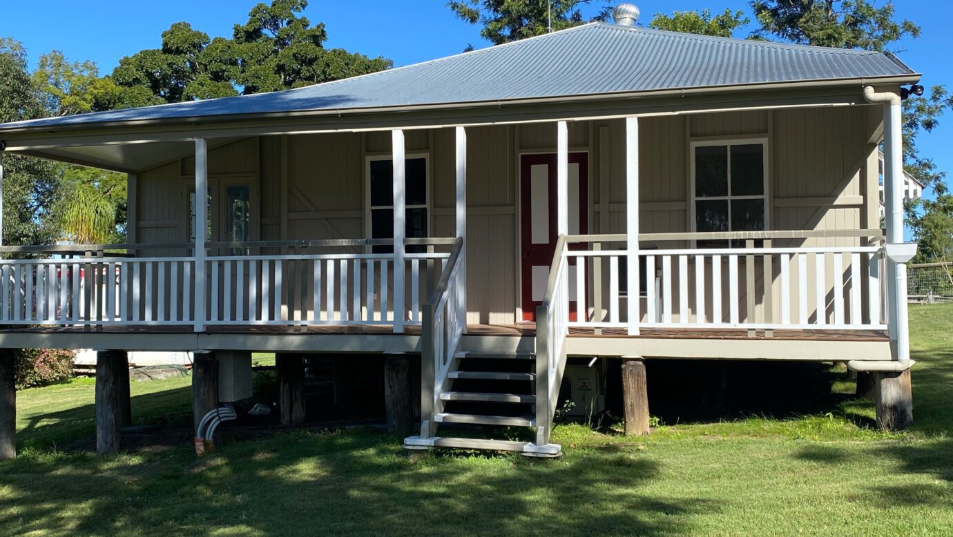 Sam Brown Cottage has both front and back verandas to  allow you to  enjoy all seasons .