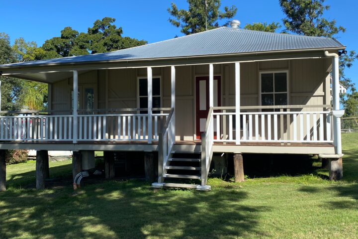 Sam Brown Cottage has both front and back verandas to  allow you to  enjoy all seasons .