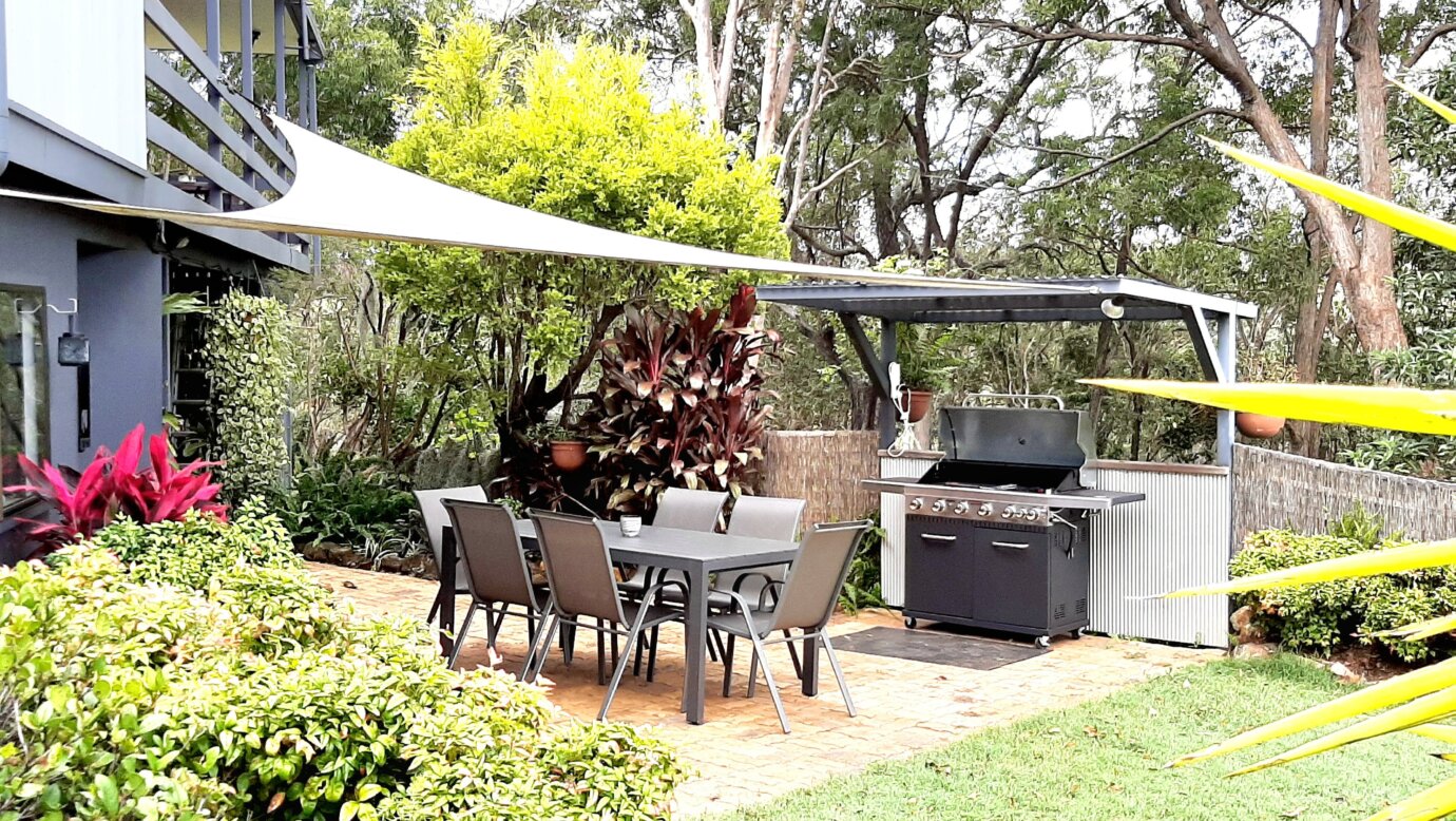 View from the garden at Moogie House showing the outdoor dining setting for 6 persons, and BBQ