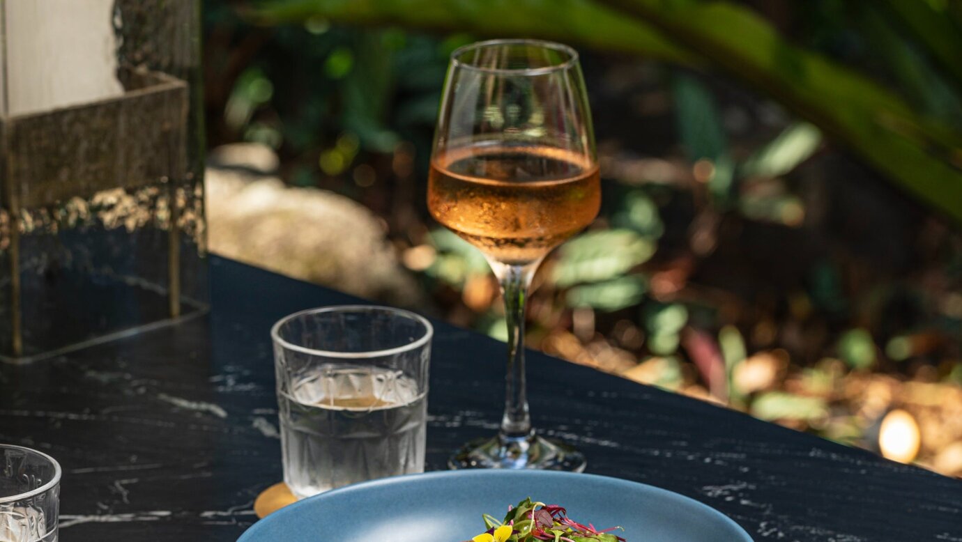 Rainforest Restaurant table with rose and barramundi