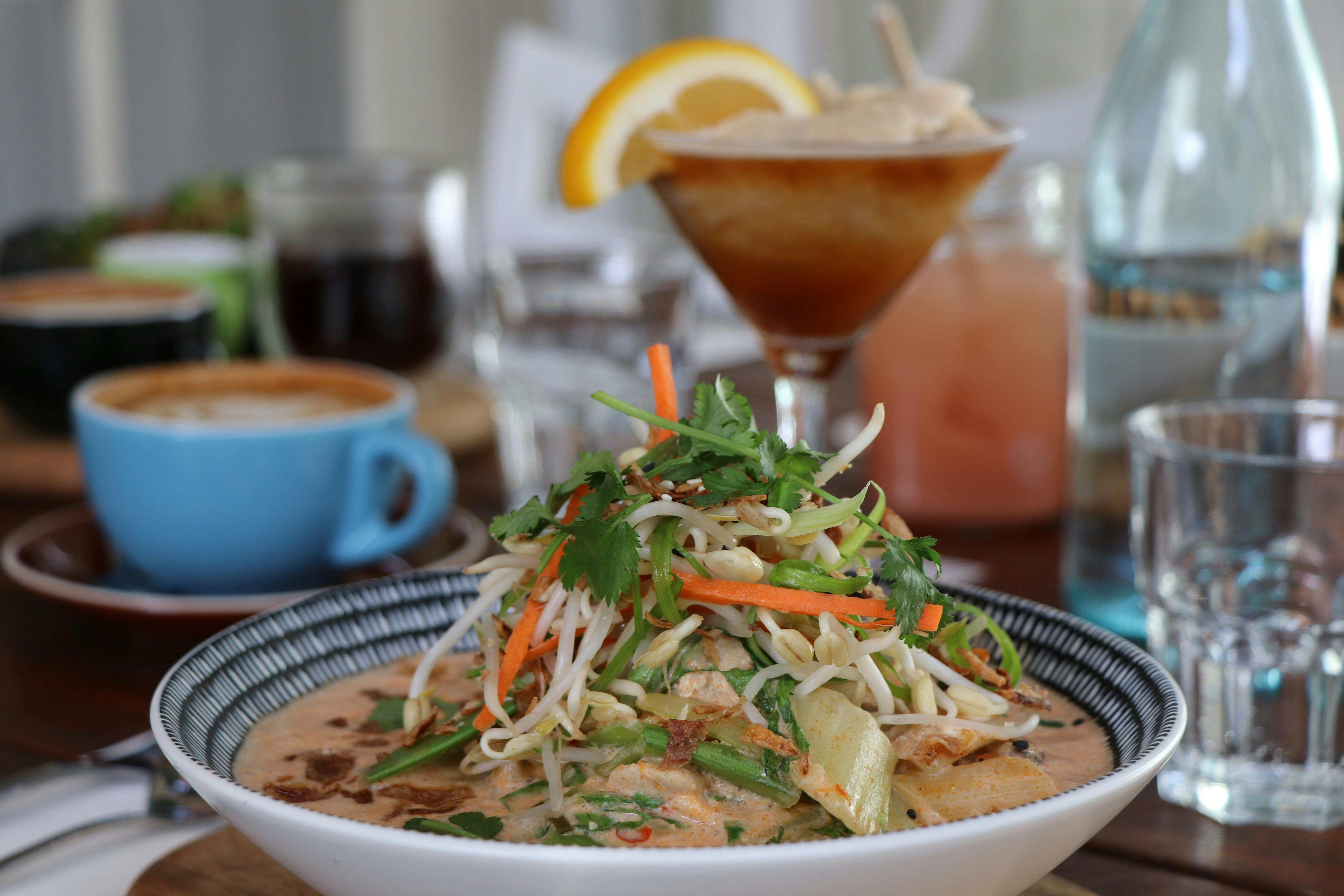 Chicken & Prawn Laksa w/ Coffee Margarita