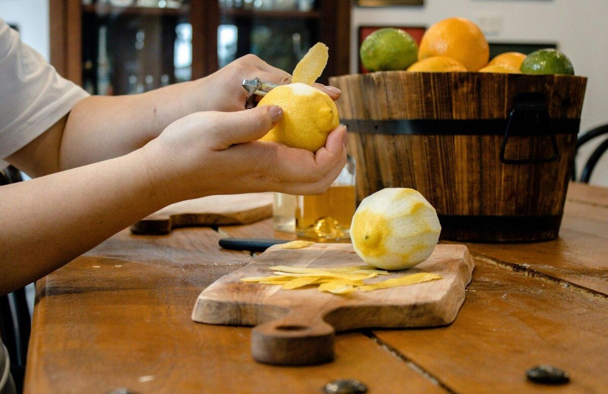 Citrus Liqueur Creation: Craft Your Zesty Cello
