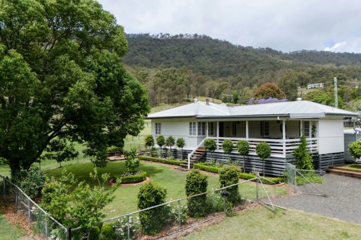 Cottage on Lamington