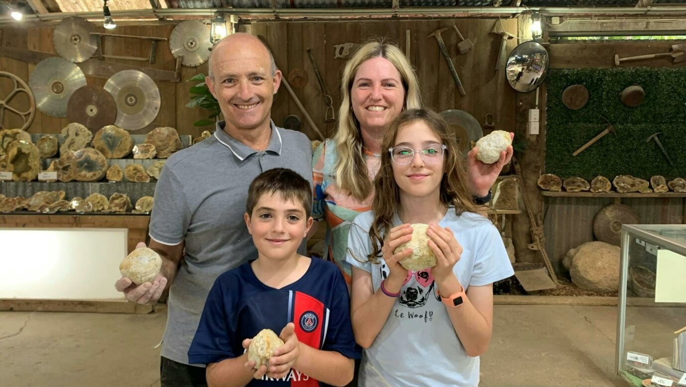 Family with their perfect Thundereggs!
