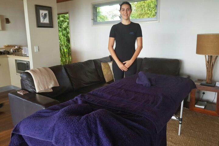 Ripple therapist with massage table and blue towels in cottage in Darlington Scenic Rim