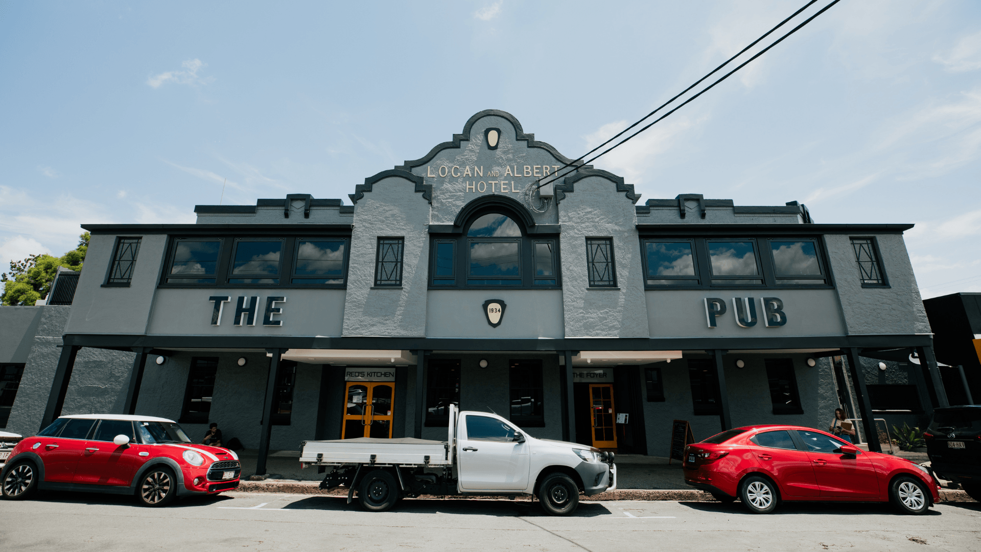 A photo showing the Logan and Albert Hotel from the outside